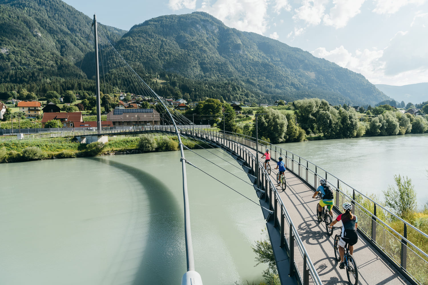 In bici lungo la Drava